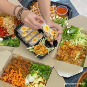 Bánh Tráng Cuộn Lòng Đào Tóp Mỡ